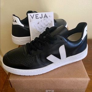 Veja V-10 Sneaker Black/White/White Soles Brand New Womens Size US 6 EUR 37